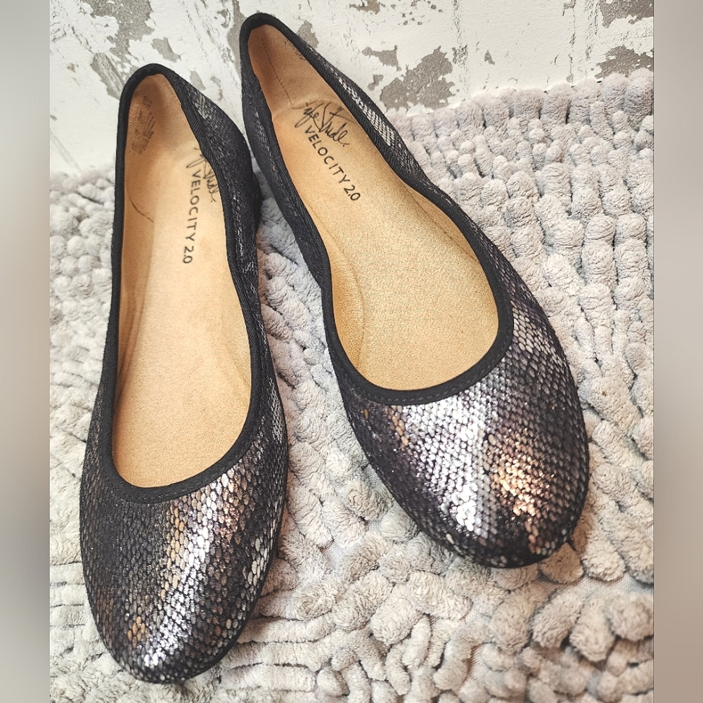 Life Stride Women's Black and Silver Flats Sz 7.5 Shimmery Metallic Stylish Chic